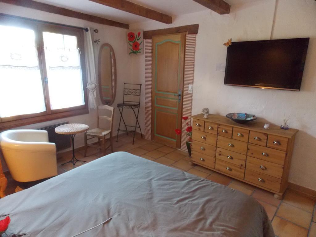 La Maison Du Bonheur Aups Habitación foto